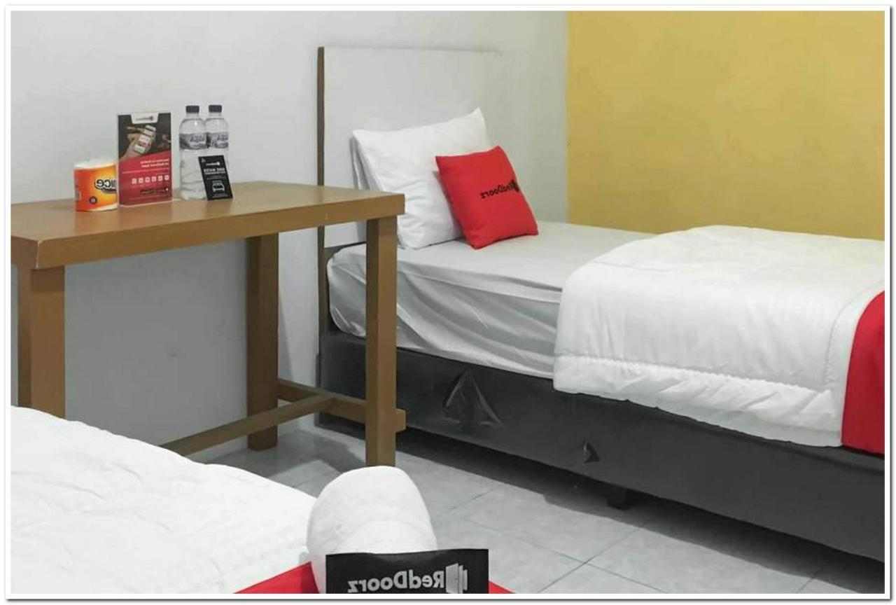 Hotel RedDoorz @ Simpang Pos Medan Zewnętrze zdjęcie